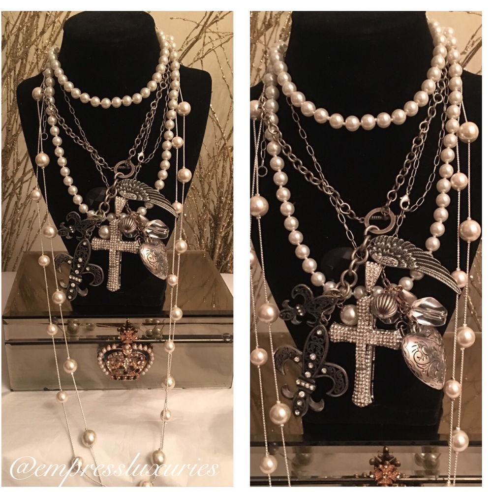 Fleur-De-Lis Neck Piece✨✨